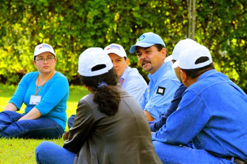 Ernesto Yturralde en sesi�n de reflexi�n ( Debriefing ) | Ernesto Yturralde Worldwide Inc.